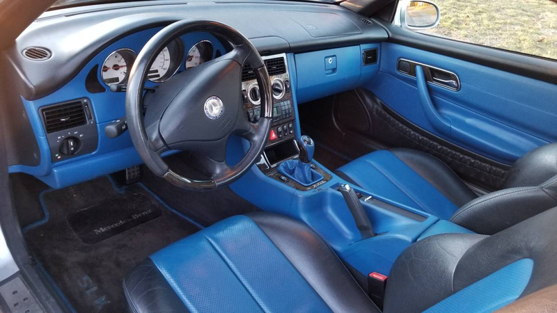 Illustration for article titled At $8,200, Could This 2001 Mercedes SLK320 be a Hardtop Convertible That’s Hard to Beat?
